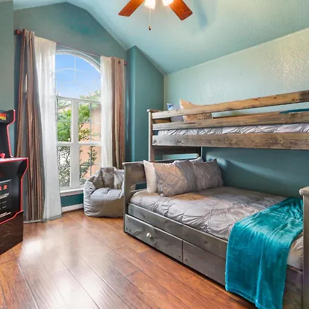 Villa Hill Country Vibe